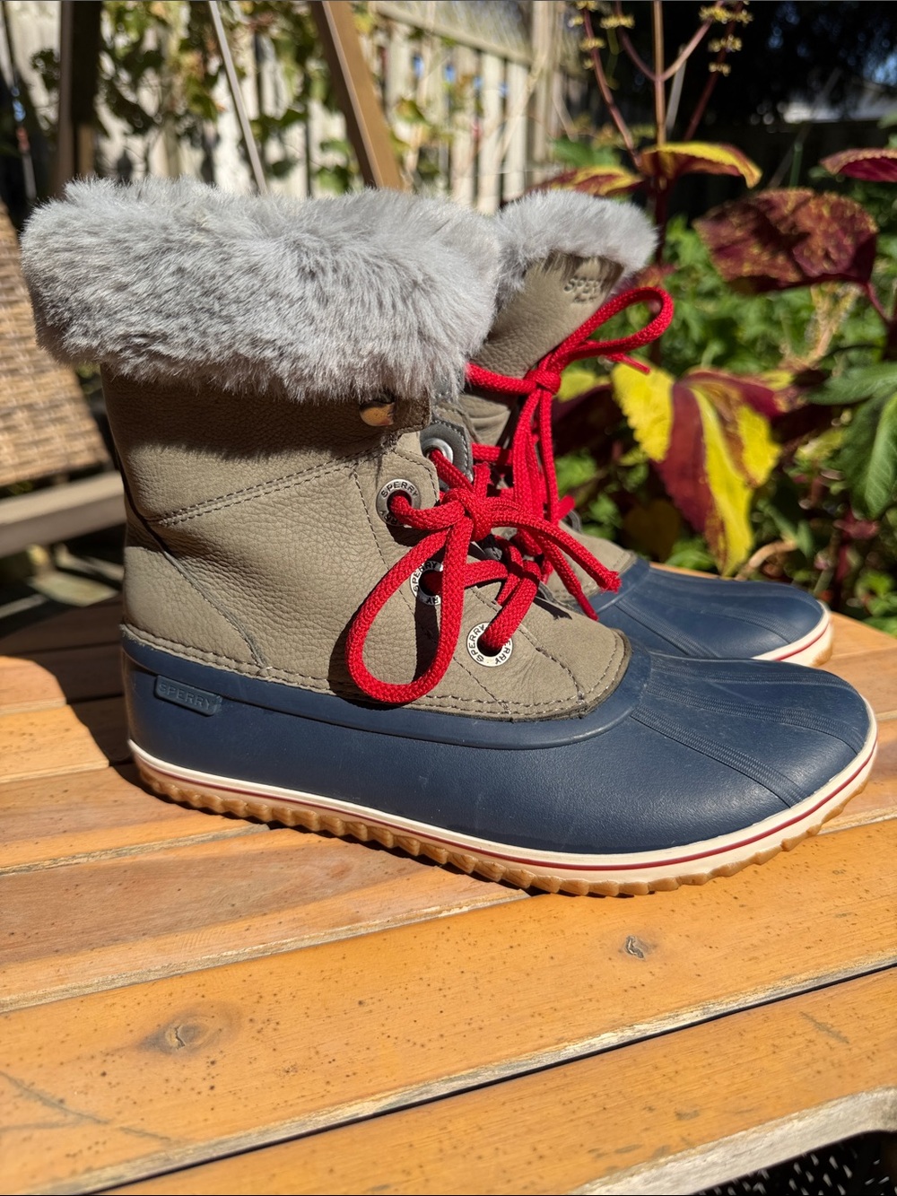 Sperry Saltwater Faux Fur Waterproof Duck Boots Grey Navy Red Laces Size 7